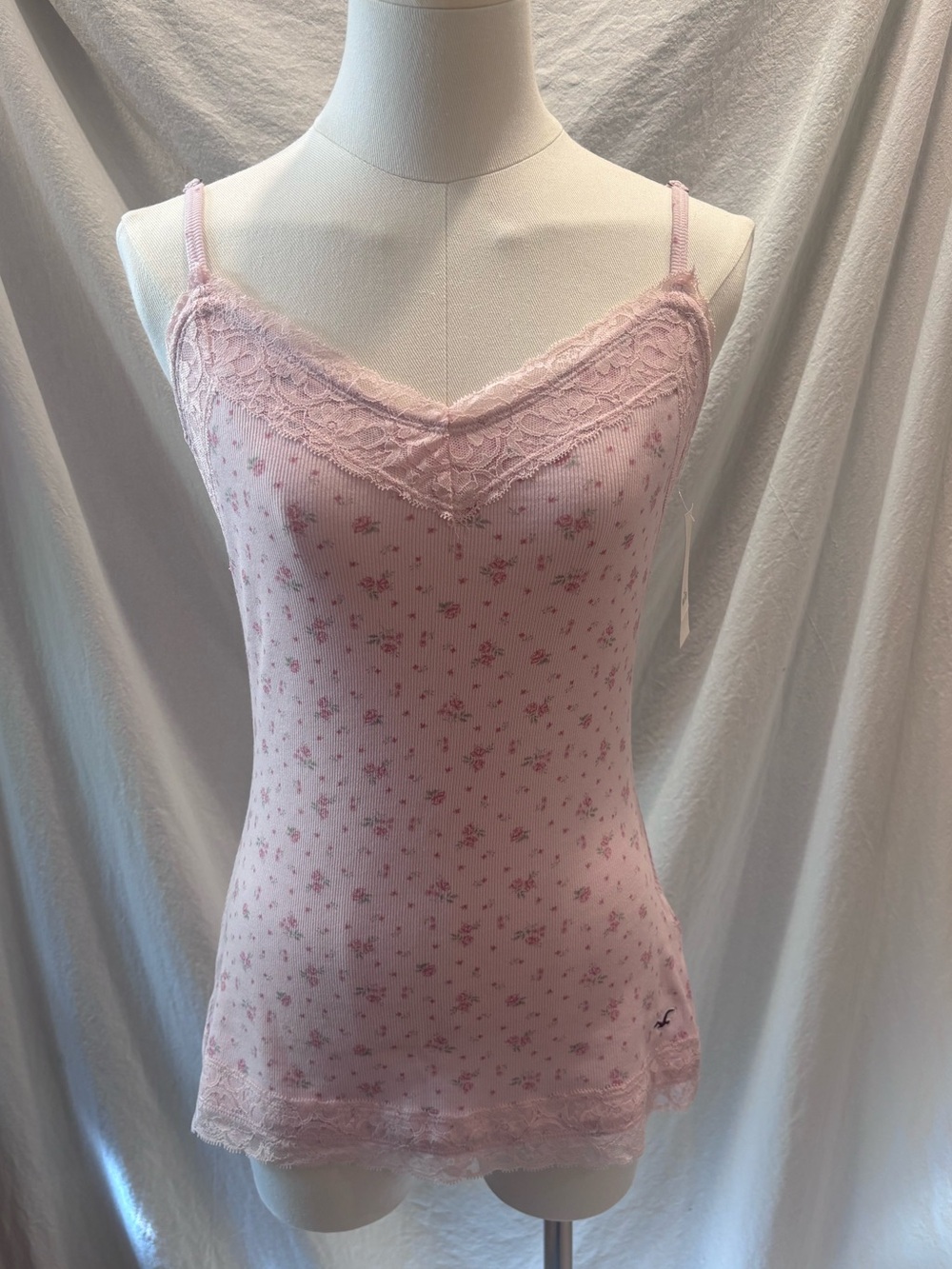 Hollister Pink Floral Lace Trim Layering Cami Size Large NWT